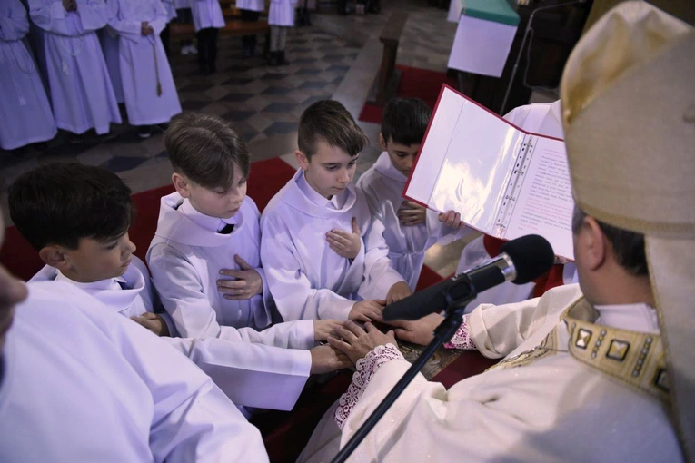 Lektorzy i ministranci w Nawojowej