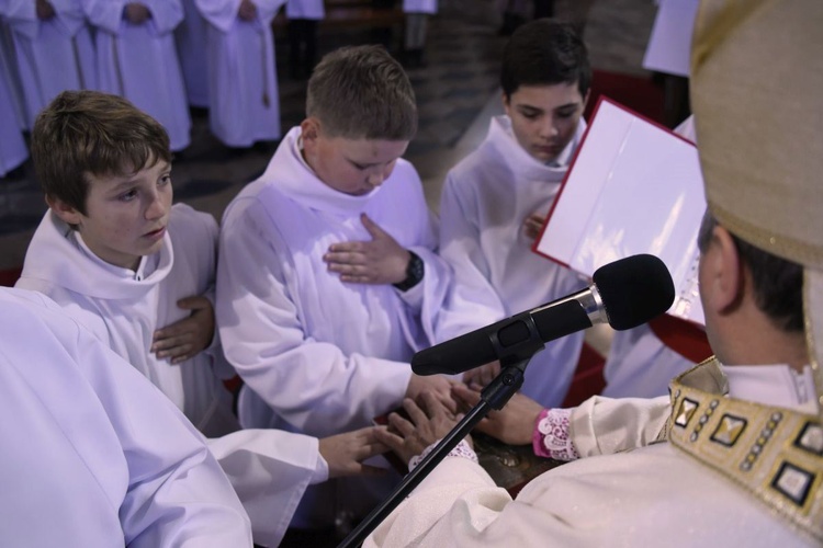 Lektorzy i ministranci w Nawojowej