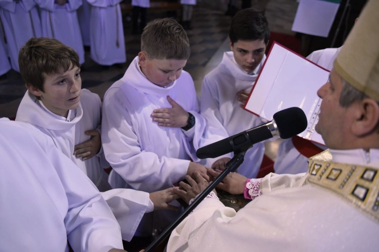 Lektorzy i ministranci w Nawojowej