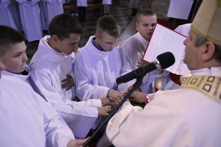 Lektorzy i ministranci w Nawojowej