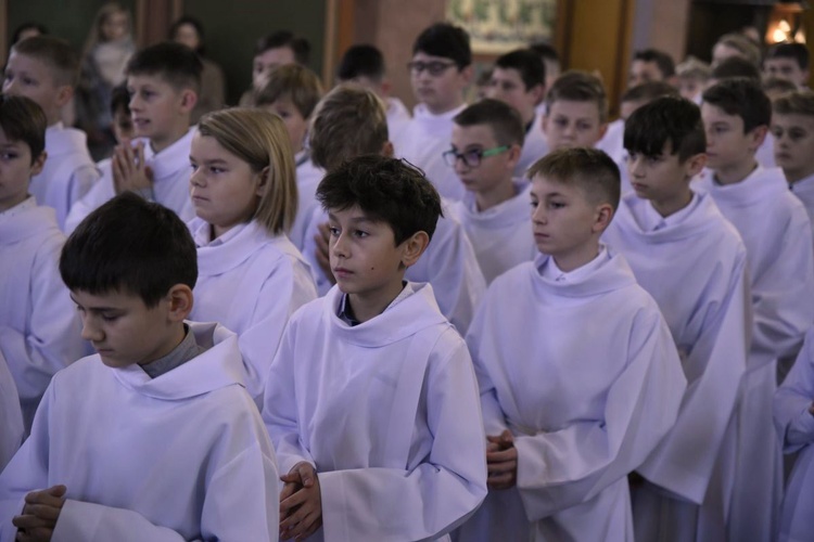 Lektorzy i ministranci w Nawojowej