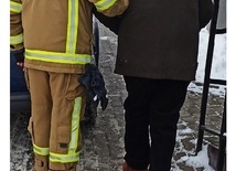 Strażacy z zimową pomocą dla seniorów