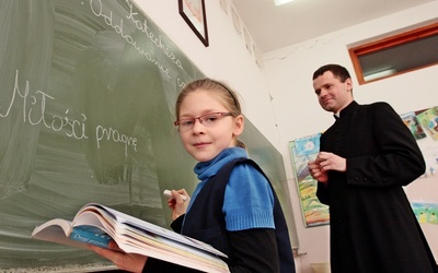 Zakaz uczestnictwa księży w uroczystościach w szkole? Ten postulat głosi wiceprezydent Wrocławia