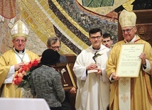 	Były prefekt Kongregacji Nauki Wiary odebrał nagrodę Feniks, przyznaną mu przez Stowarzyszenie Wydawnictw Katolickich.