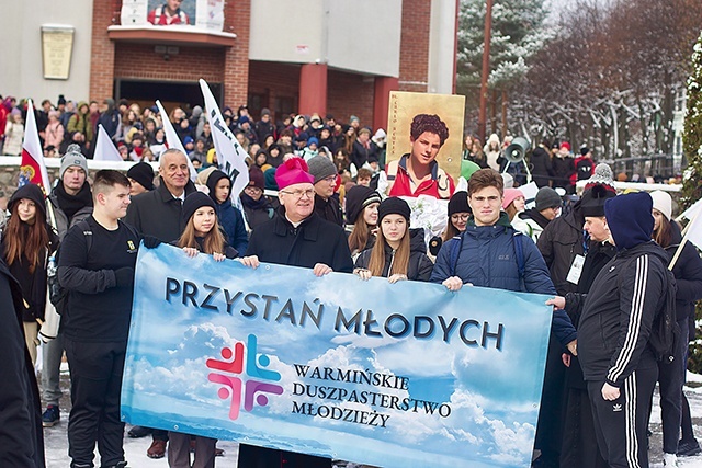 ▲	Uczestnicy spotkania przeszli w pochodzie ulicami Mrągowa.