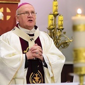 ▲	Mszy św. patronalnej przewodniczył abp Józef Górzyński.