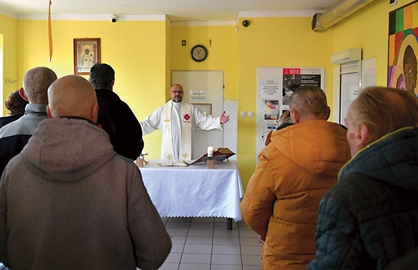 Msza św. w stołówce przy ul. Bema w Zielonej Górze.