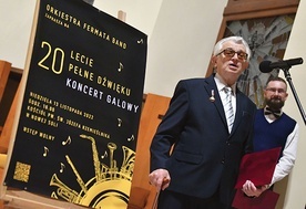 Podczas jubileuszowego koncertu maestro Janusz Gabryelski otrzymał odznakę Zasłużony  dla Kultury Polskiej.