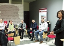 ▲	Uczestnicy wspomnieniowego spotkania poświęconego pamięci pierwszego proboszcza parafii pw. MBNP w Tarnobrzegu.