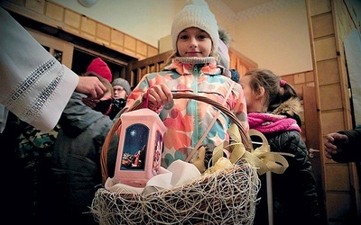 ▲	W parafii pw. MBNP w Tarnobrzegu codziennie będzie odbywać się losowanie figurki.