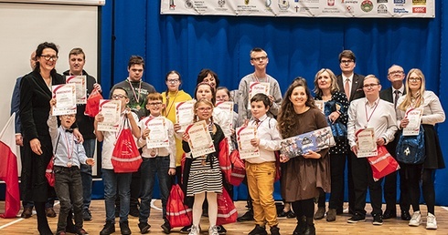 Najlepsi uczniowie otrzymali dyplomy i nagrody.