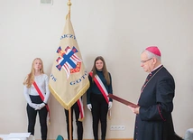 Bp Marek Mendyk od trzech nastolatków przyjął przyrzeczenia włączające ich w struktury organizacji.