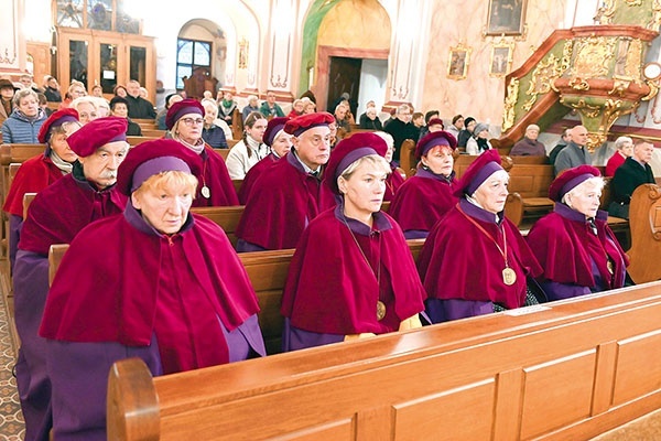 Bractwo św. Józefa działające przy sanktuarium prowadzonym przez paulinów.