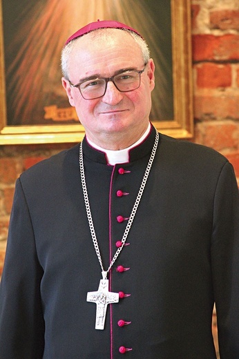 ▲	– Mam świadomość, że nic nie zaczyna się z rozpoczęciem mojej służby w Płocku, ale że dalej idziemy razem. Cieszą mnie spotkania z ludźmi. Dziękuję Bogu za ich wiarę – mówi hierarcha.