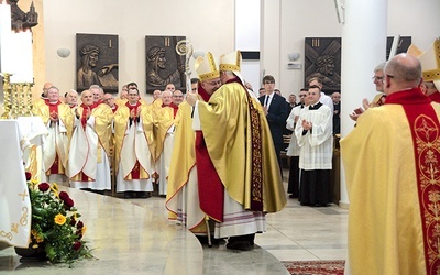 ▼	Bp Pierskała wyraził wdzięczność ordynariuszowi za poprowadzenie diecezjalnej wspólnoty przez jubileusz.