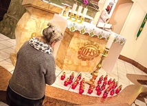 ▲	Modlitwą otoczono każdego, kto odszedł w kryzysie bezdomności lub w ubóstwie, a także wszystkich wolontariuszy.