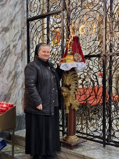 Pielgrzymka sióstr marianek do bardzkiego sanktuarium