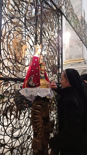 Pielgrzymka sióstr marianek do bardzkiego sanktuarium