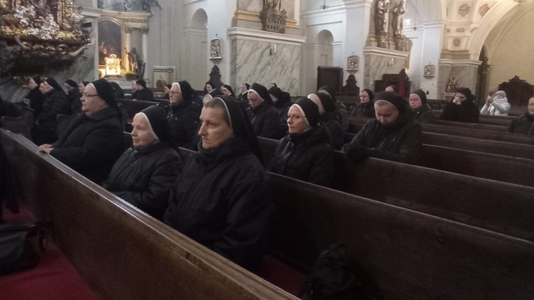 Pielgrzymka sióstr marianek do bardzkiego sanktuarium