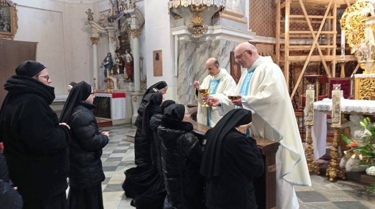 Pielgrzymka sióstr marianek do bardzkiego sanktuarium