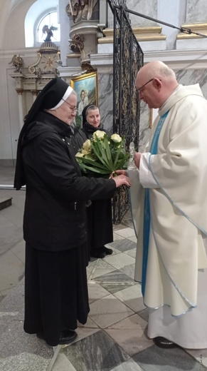 Pielgrzymka sióstr marianek do bardzkiego sanktuarium