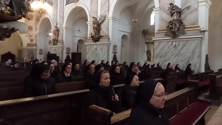 Pielgrzymka sióstr marianek do bardzkiego sanktuarium