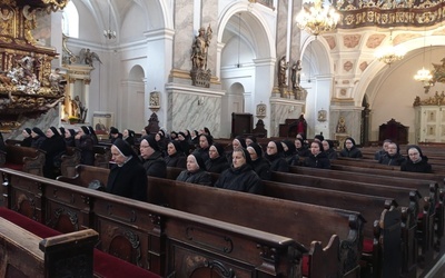 Pielgrzymka sióstr marianek do bardzkiego sanktuarium