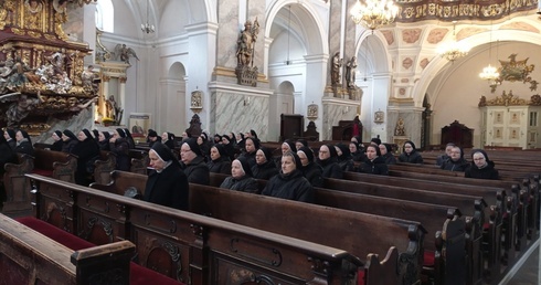 Pielgrzymka sióstr marianek do bardzkiego sanktuarium