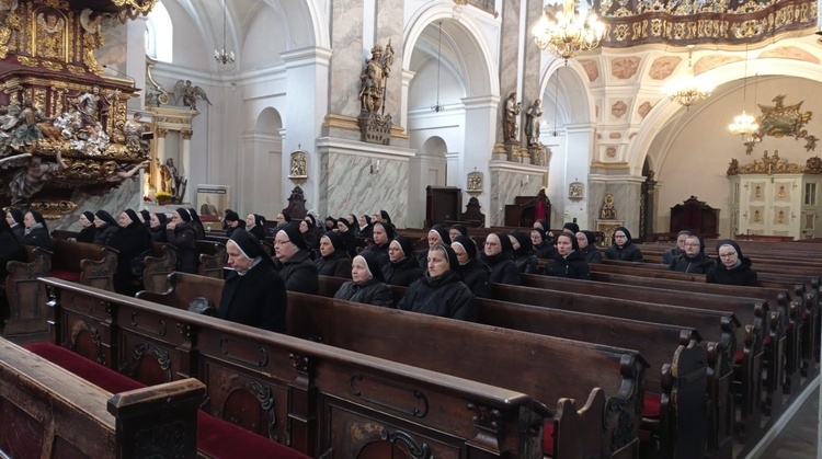 Pielgrzymka sióstr marianek do bardzkiego sanktuarium