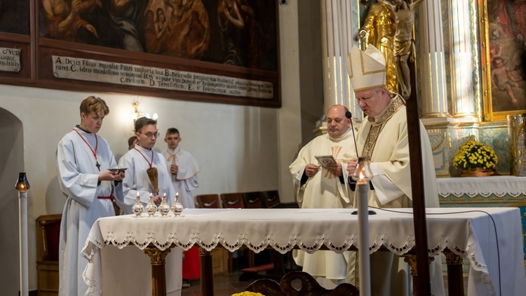 - W każdej godzinie trwania na straży przy Sercu Jezusa chcemy wypraszać miłosierdzie dla tych naszych braci i sióstr, którzy się zagubili - mówił bp Wiesław Szlachetka.