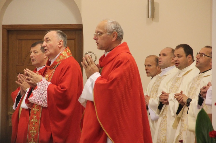 Tarnów. Poświęcenie organów w kościele Matki Bożej Szkaplerznej