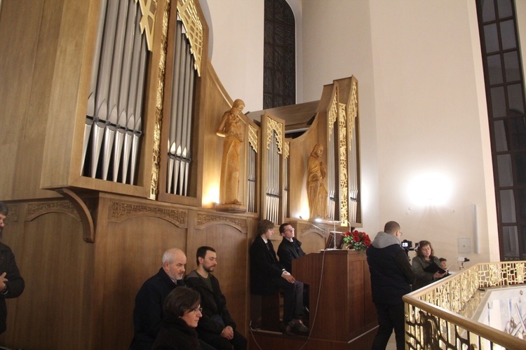 Tarnów. Poświęcenie organów w kościele Matki Bożej Szkaplerznej