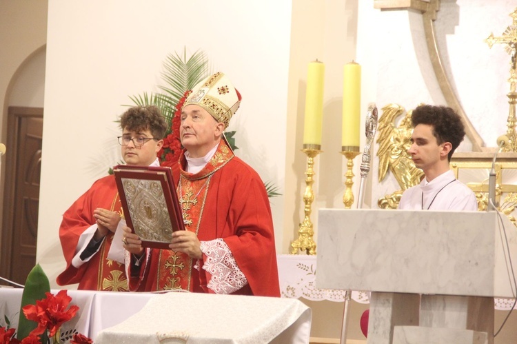 Tarnów. Poświęcenie organów w kościele Matki Bożej Szkaplerznej