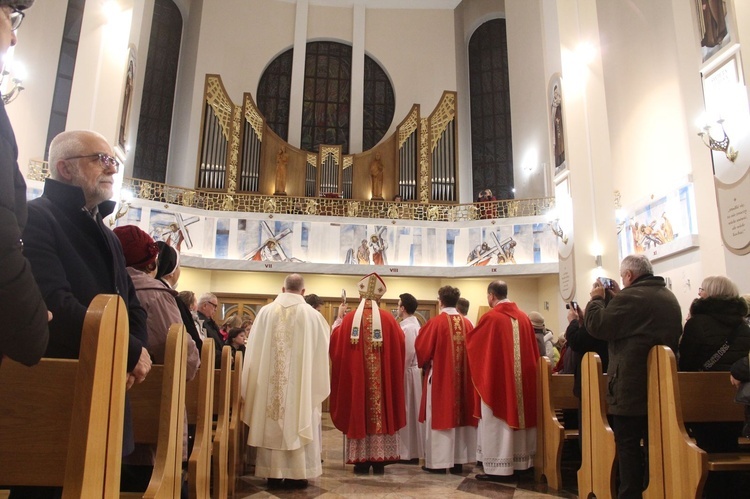 Tarnów. Poświęcenie organów w kościele Matki Bożej Szkaplerznej