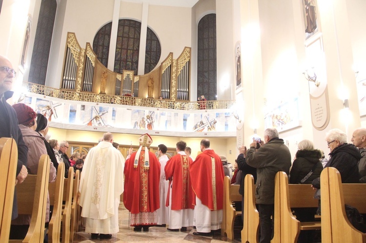 Tarnów. Poświęcenie organów w kościele Matki Bożej Szkaplerznej