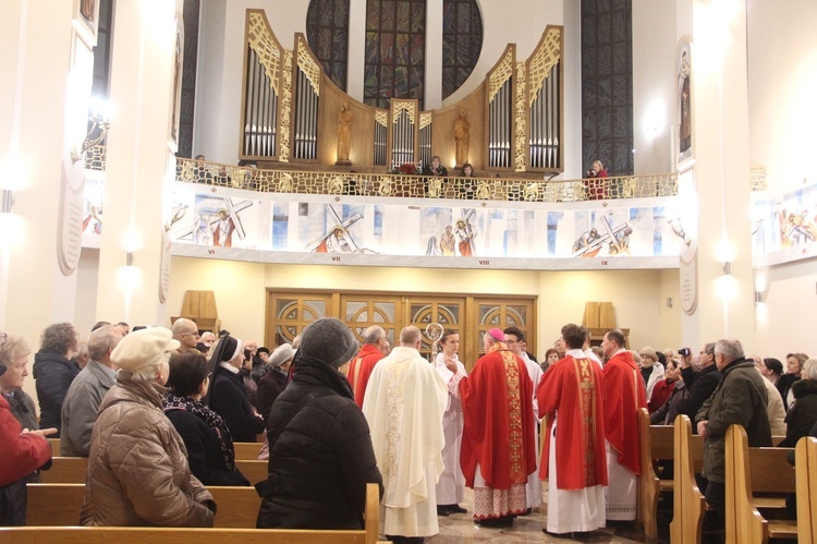 Tarnów. Poświęcenie organów w kościele Matki Bożej Szkaplerznej