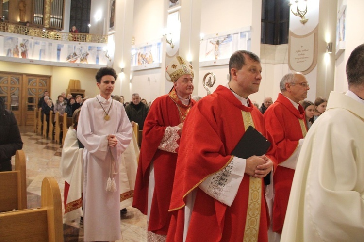 Tarnów. Poświęcenie organów w kościele Matki Bożej Szkaplerznej