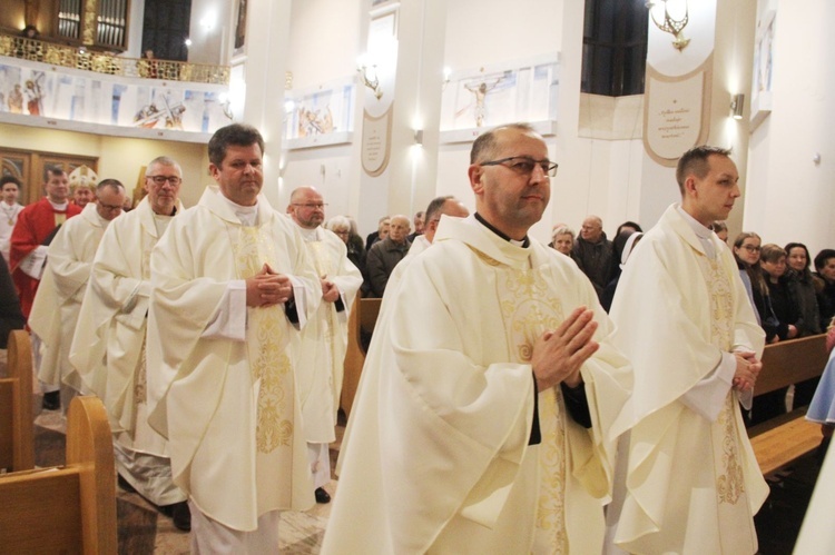 Tarnów. Poświęcenie organów w kościele Matki Bożej Szkaplerznej