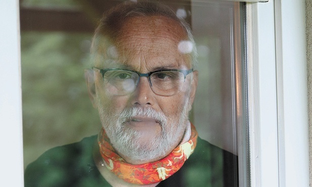 Jerzy Kronhold (1946–2022) był wybitnym poetą.