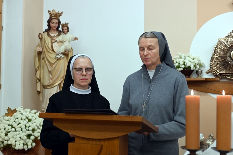 Błogosławieństwo 6 sióstr na nadzwyczajnych szafarzy Komunii św.