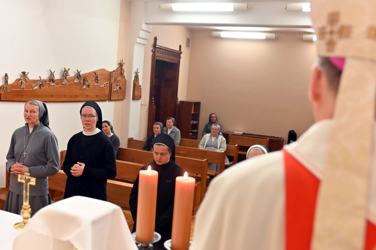 Błogosławieństwo 6 sióstr na nadzwyczajnych szafarzy Komunii św.