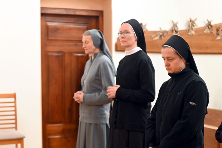 Błogosławieństwo 6 sióstr na nadzwyczajnych szafarzy Komunii św.