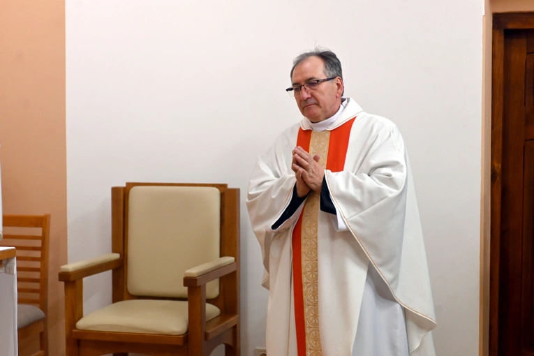 Błogosławieństwo 6 sióstr na nadzwyczajnych szafarzy Komunii św.
