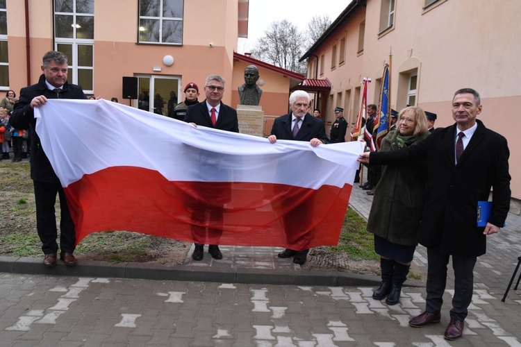 Parron szkoły w Brzozowej