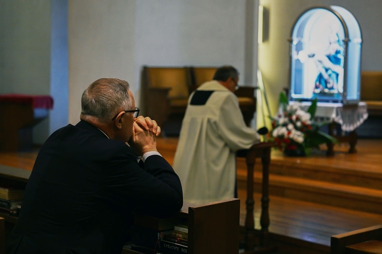 Proboszczowie zawierzyli parafian przed peregrynacją