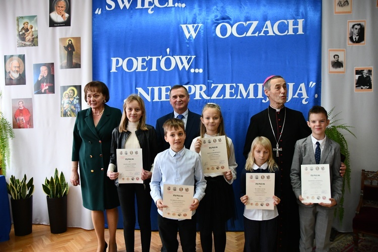 Dobrociesz. Święci w oczach poetów