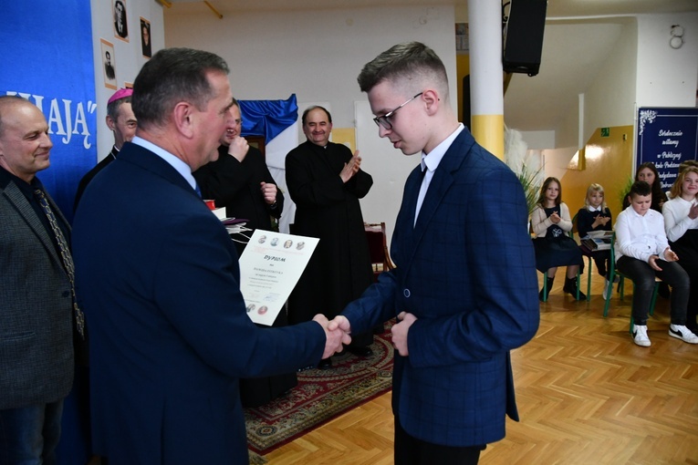 Dobrociesz. Święci w oczach poetów