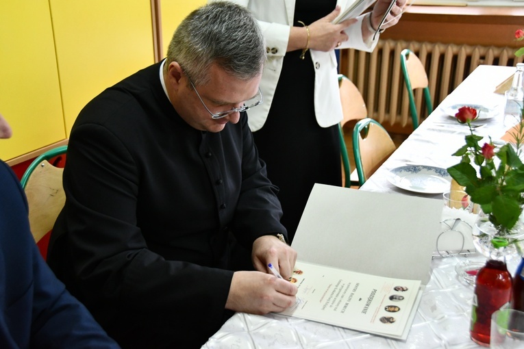 Dobrociesz. Święci w oczach poetów
