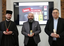 Do wsparcia potrzebujących zachęcają (od lewej): ks. Paweł Sidoruk, ks. Damian Drabikowski i ks. Wojciech Rudkowski.
