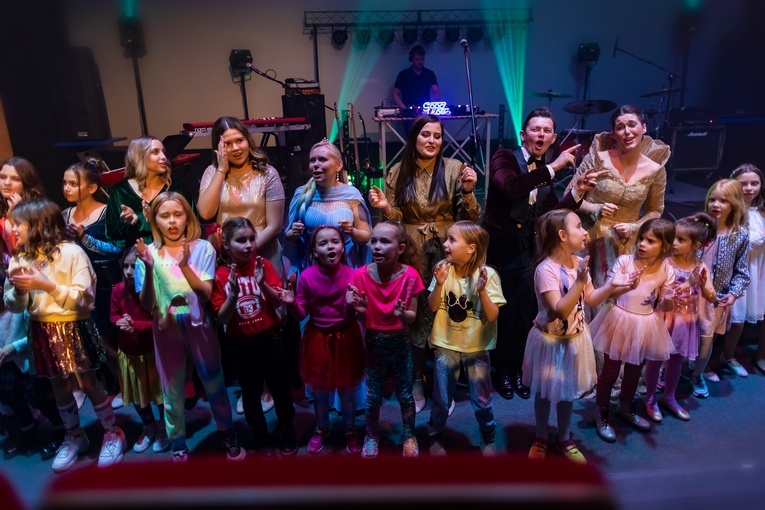Koncert dobroczynny Szkoły Podstawowej "Rajska Szkoła" im. Zbigniewa Wodeckiego w Krakowie
